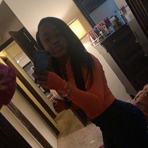 Meet your Posher, Anari